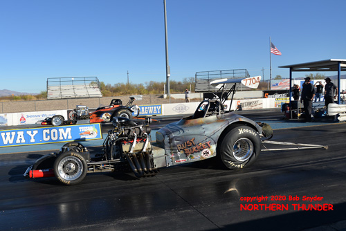(near lane) Mitch Bowen - 'Rust Bucket' vs 
(far lane) Steve Faller - 'Bad Moon Rising'